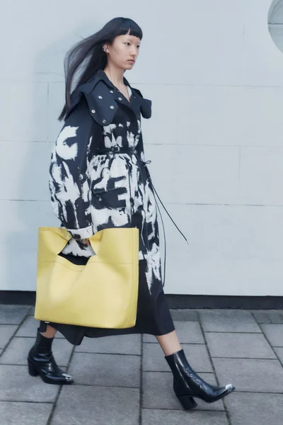Look 16